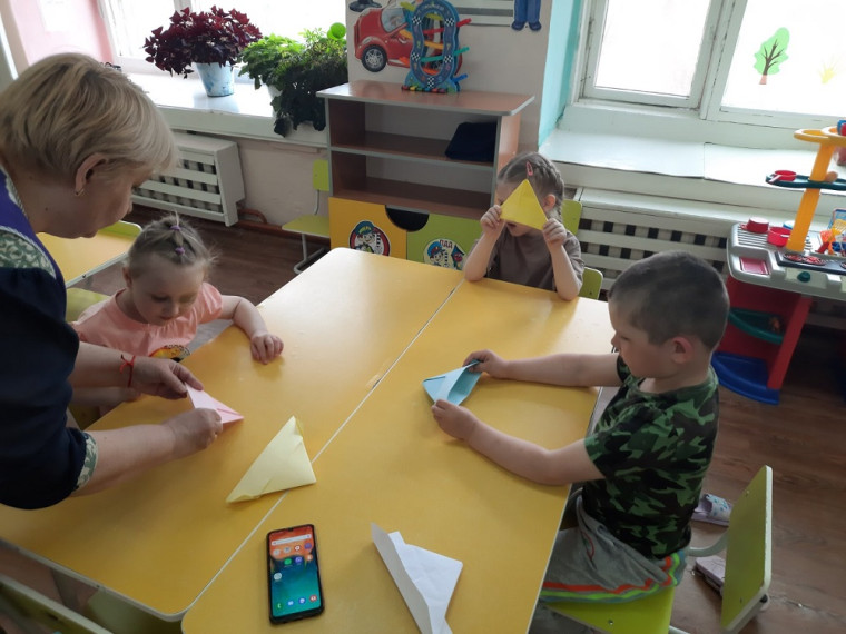 «ПЛЫВУТ КОРАБЛИКИ».
