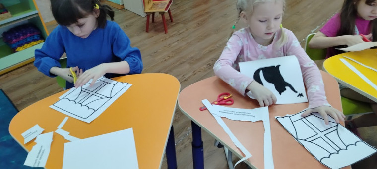 Аппликация «Кошки на окошке».