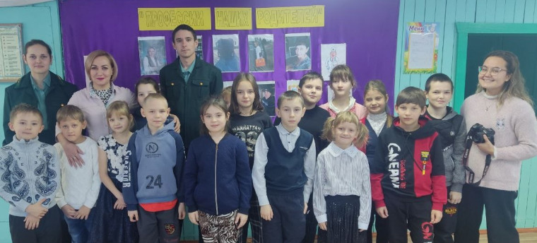 В начальной школе прошла игровая познавательная программа по профориентации «Мир профессий»..